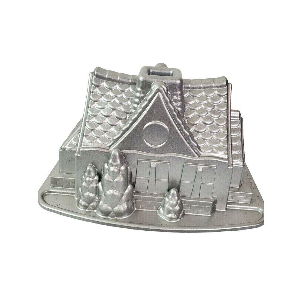 Nordic Ware Gingerbread House Christmas Cake Mold Bundt Pan‎ 9 Cups